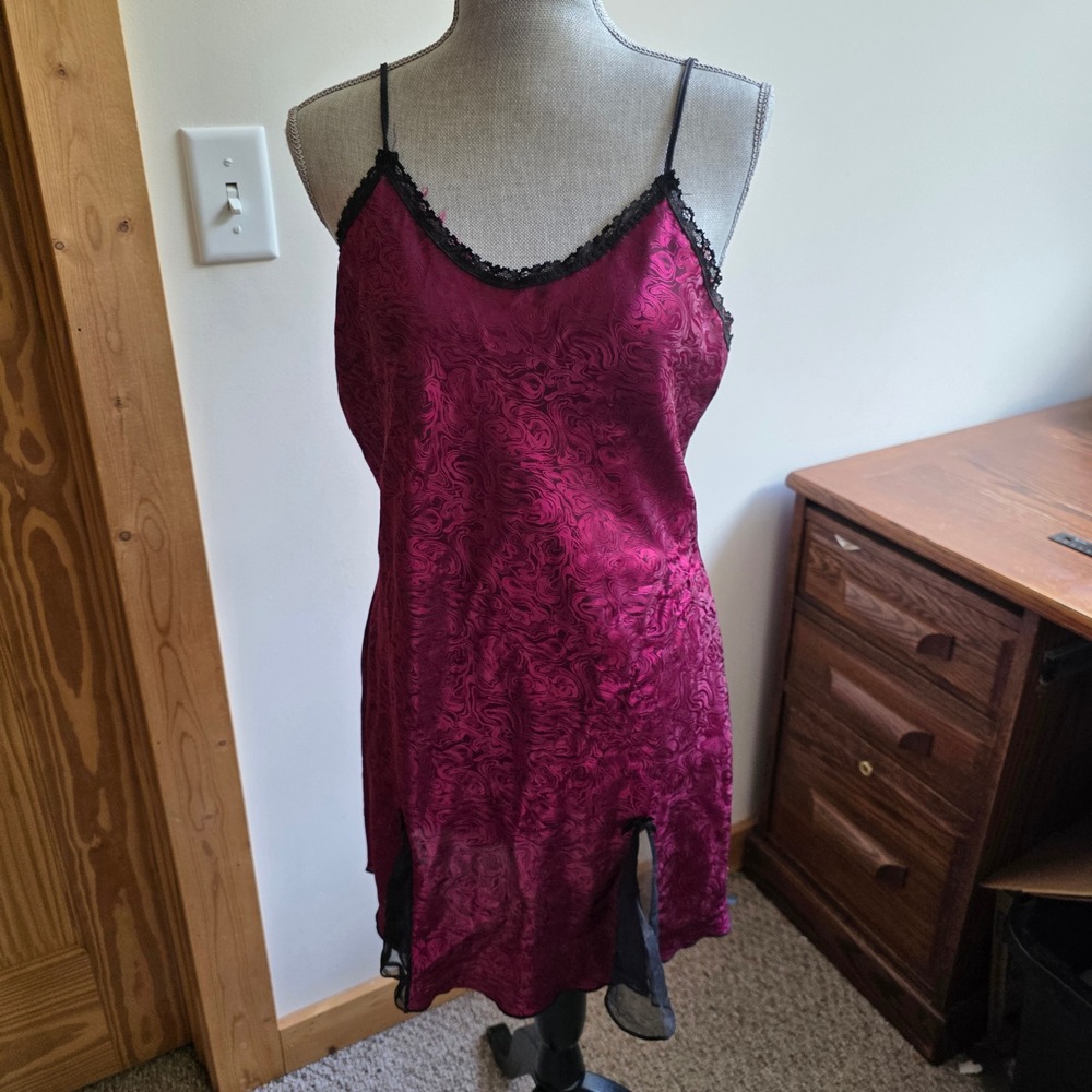 Lady Cameo Vintage Vamp Goth Magenta Black Lace Trim Nightgown Slip Dress Large